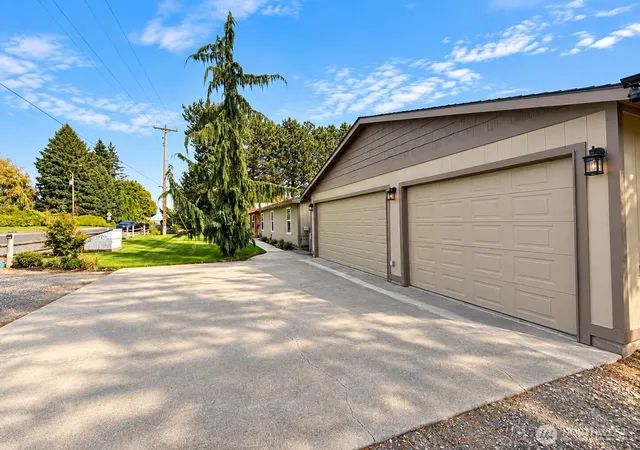 Photo 4 of Manufactured home for sale at 2207 W Parks Ln, Othello, WA 99344 | MLS# NWM2579702 | Listing updated on 2026-09-28