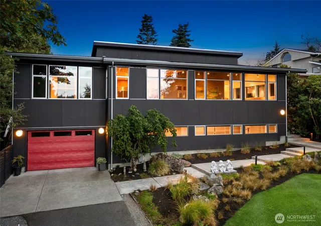 Photo 1 of Single family home for sale at 1549 Magnolia Way W, Seattle, WA 98199 | MLS# NWM2579740 | Listing updated on 2026-09-25