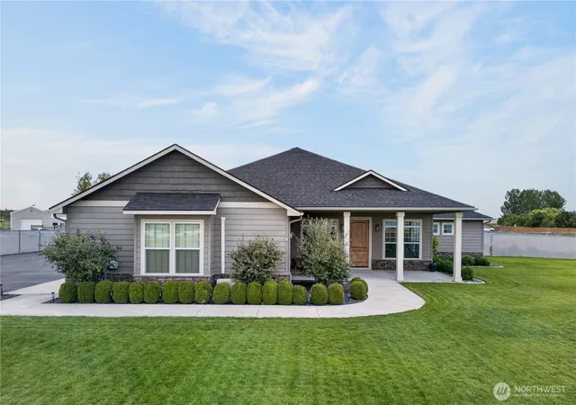 Photo 3 of Single family home for sale at 2477 Hanson Loop, Burbank, WA 99323 | MLS# NWM2579766 | Listing updated on 2026-09-30
