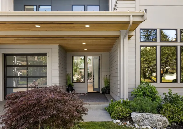 Photo 3 of Mansion for sale at 2131 104th Place Se, Bellevue, WA 98004 | MLS# NWM2579793 | Listing updated on 2026-10-01
