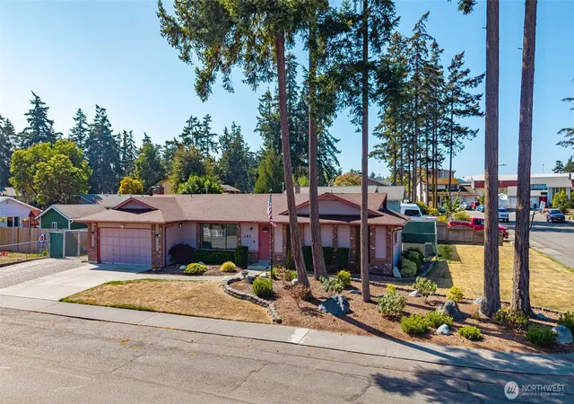 Photo 2 of Sale Pending at 281 Nw Fairhaven Dr, Oak Harbor, WA 98277 | MLS# NWM2579797 | Listing updated on 2026-10-02