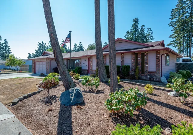 Photo 3 of Sale Pending at 281 Nw Fairhaven Dr, Oak Harbor, WA 98277 | MLS# NWM2579797 | Listing updated on 2026-10-02