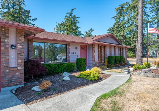 Photo 3 of Sale Pending at 281 NW Fairhaven Dr, Oak Harbor, WA 98277 | MLS# NWM2579797 | Listing updated on 2026-10-02