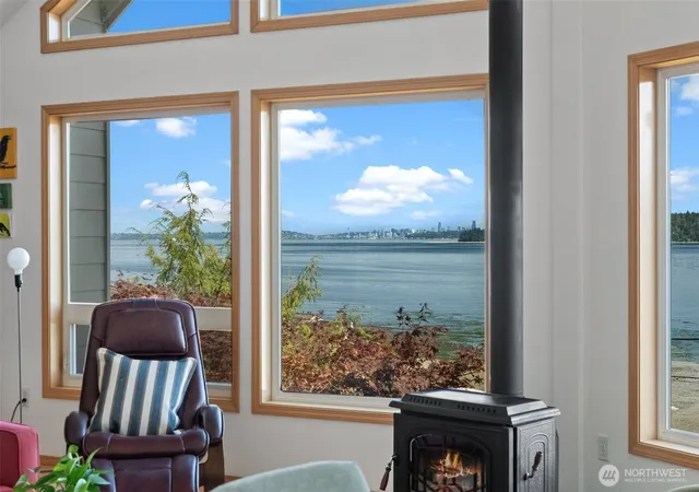 Photo 3 of Sale Pending at 7727 SE Southworth Dr, Port Orchard, WA 98366 | MLS# NWM2579828 | Listing updated on 2026-09-30