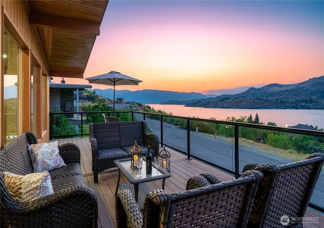 Photo 1 of Single family home for sale at 621 Mountain View Dr, Chelan, WA 98816 | MLS# NWM2579834 | Listing updated on 2026-10-11