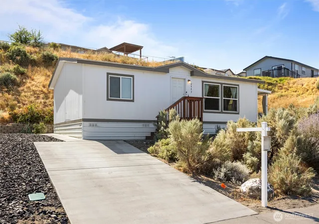 Photo 1 of Manufactured home for sale at 2443 Horizon View Ln, Richland, WA 99352 | MLS# NWM2579837 | Listing updated on 2026-09-29