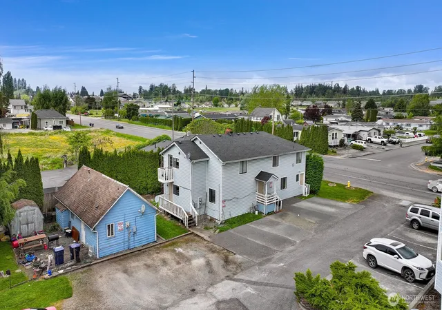 Photo 3 of House for sale at 3316 E College Way, Mount Vernon, WA 98273 | MLS# NWM2579849 | Listing updated on 2026-09-30