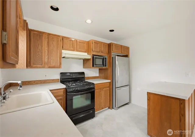 Photo 3 of Sale Pending at 8914 30th Avenue NW, Seattle, WA 98117 | MLS# NWM2579866 | Listing updated on 2026-09-27