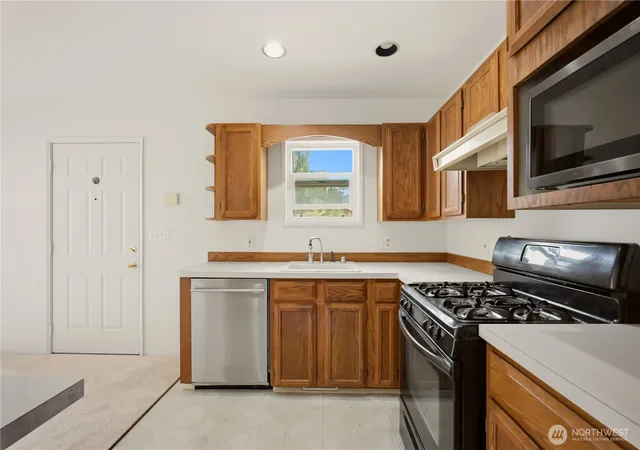 Photo 4 of Sale Pending at 8914 30th Avenue NW, Seattle, WA 98117 | MLS# NWM2579866 | Listing updated on 2026-09-27