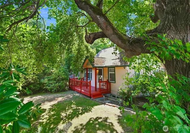 Photo 3 of Single family home for sale at 4808 Glenwood Ave, Everett, WA 98203 | MLS# NWM2579869 | Listing updated on 2026-10-01