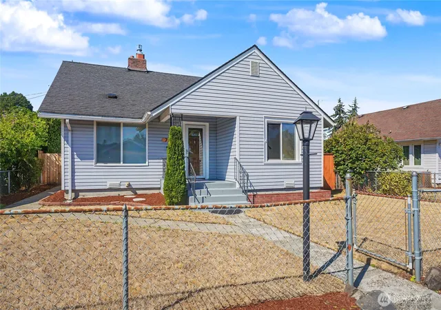 Photo 2 of Single family home for sale at 7014 S Montgomery St, Tacoma, WA 98409 | MLS# NWM2579880 | Listing updated on 2026-09-24