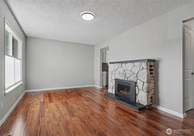 Photo 4 of Single family home for sale at 7014 S Montgomery St, Tacoma, WA 98409 | MLS# NWM2579880 | Listing updated on 2026-09-24