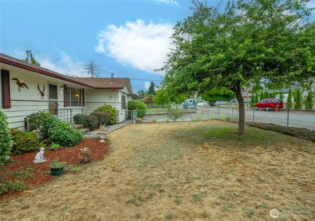 Photo 3 of Sale Pending at 17825 111th Avenue Se, Renton, WA 98055 | MLS# NWM2579884 | Listing updated on 2026-09-25