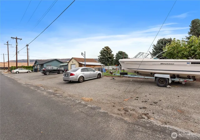 Photo 4 of Single family home for sale at 7 S Roland Ave, East Wenatchee, WA 98802 | MLS# NWM2579910 | Listing updated on 2026-09-27