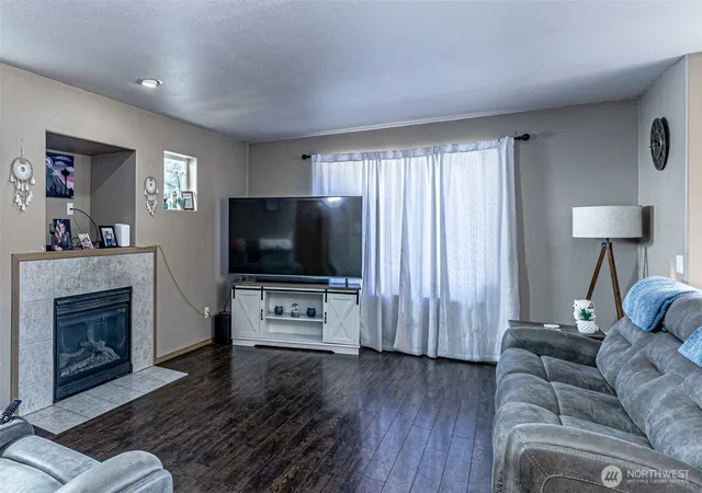 Photo 4 of Single family home for sale at 10710 185th Avenue E, Bonney Lake, WA 98391 | MLS# NWM2579922 | Listing updated on 2026-09-25