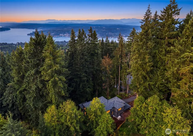Photo 4 of Single family home for sale at 17720 SE 63rd Place, Bellevue, WA 98006 | MLS# NWM2579955 | Listing updated on 2026-09-25