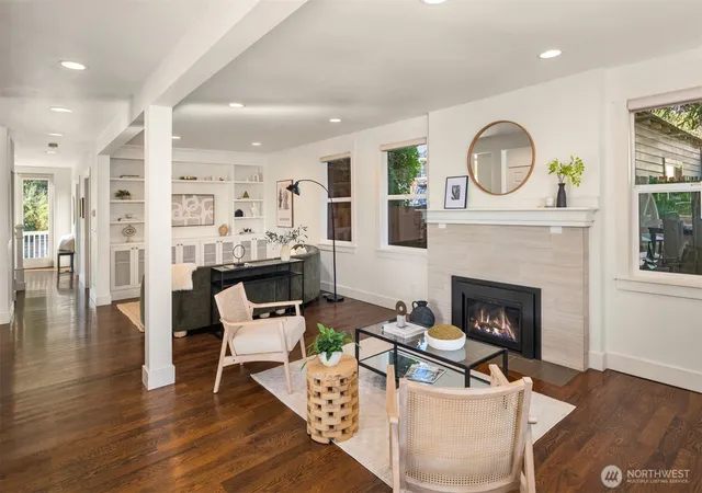 Photo 4 of Single family home for sale at 2313 E Mercer St, Seattle, WA 98112 | MLS# NWM2579966 | Listing updated on 2026-10-01