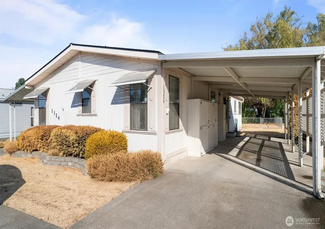 Photo 2 of Manufactured home for sale at 1324 Rancho Villa Dr, Walla Walla, WA 99362 | MLS# NWM2579971 | Listing updated on 2026-09-23