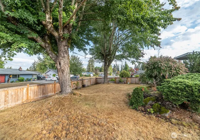 Photo 2 of Single family home for sale at 17220 129th Avenue Se, Renton, WA 98058 | MLS# NWM2579976 | Listing updated on 2026-10-02