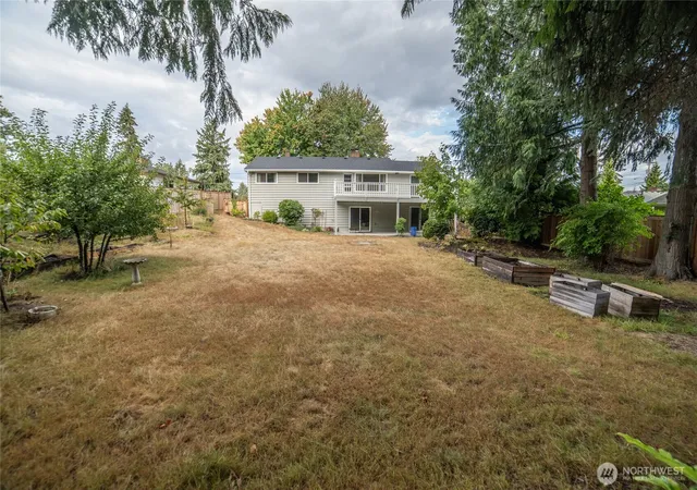 Photo 4 of Single family home for sale at 17220 129th Avenue SE, Renton, WA 98058 | MLS# NWM2579976 | Listing updated on 2026-10-02