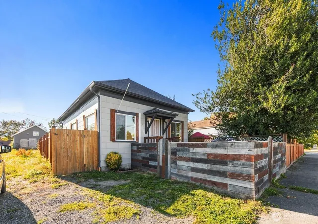 Photo 1 of Single family home for sale at 119 C St Nw, Auburn, WA 98001 | MLS# NWM2579984 | Listing updated on 2026-09-27