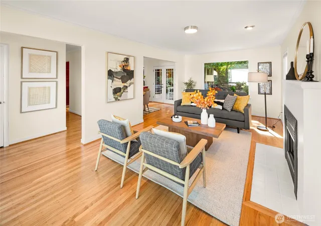 Photo 3 of Sale Pending at 3205 E Pine St, Seattle, WA 98122 | MLS# NWM2579999 | Listing updated on 2026-10-02