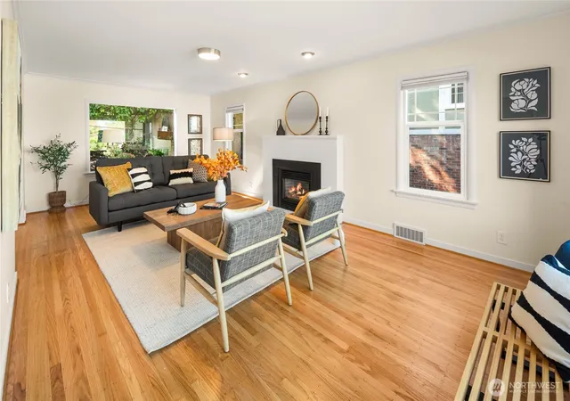 Photo 3 of Sale Pending at 3205 E Pine St, Seattle, WA 98122 | MLS# NWM2579999 | Listing updated on 2026-10-02
