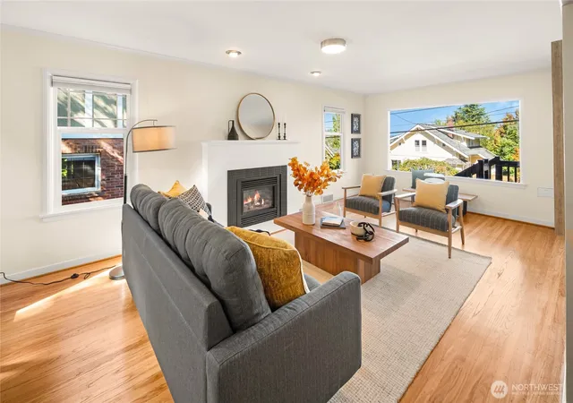 Photo 4 of Sale Pending at 3205 E Pine St, Seattle, WA 98122 | MLS# NWM2579999 | Listing updated on 2026-10-02