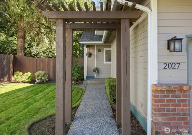 Photo 2 of Townhouse for sale at 2027 187th Place Se, Bothell, WA 98012 | MLS# NWM2580015 | Listing updated on 2026-10-02