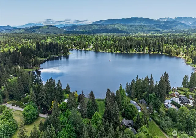 Photo 3 of Sale Pending at 107 W Xx Lake Joy Dr Ne, Carnation, WA 98014 | MLS# NWM2580044 | Listing updated on 2026-09-25