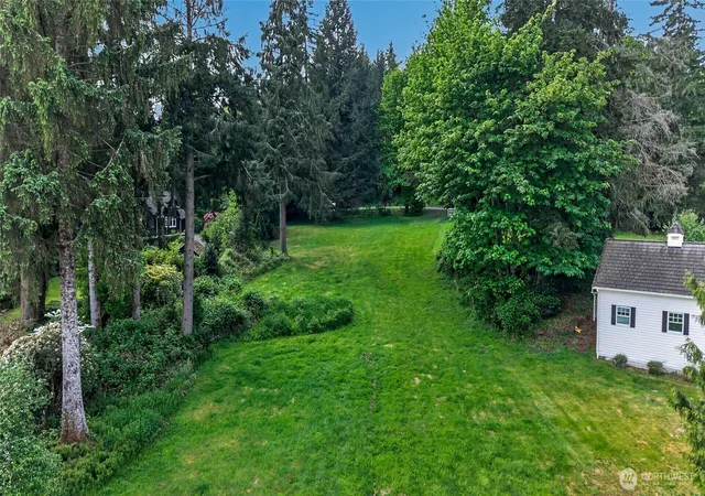 Photo 3 of Sale Pending at 107 W Xx Lake Joy Dr NE, Carnation, WA 98014 | MLS# NWM2580044 | Listing updated on 2026-09-25