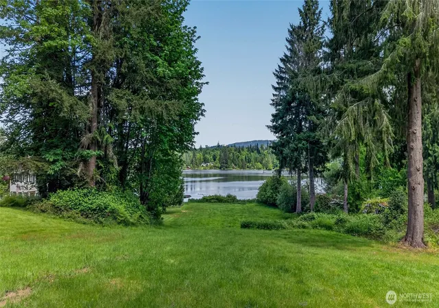 Photo 4 of Sale Pending at 107 W Xx Lake Joy Dr NE, Carnation, WA 98014 | MLS# NWM2580044 | Listing updated on 2026-09-25