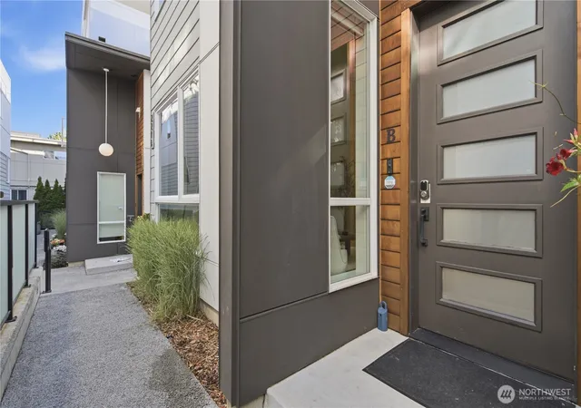 Photo 2 of Townhouse for sale at 2214 Franklin Ave E #B, Seattle, WA 98102 | MLS# NWM2580061 | Listing updated on 2026-09-20