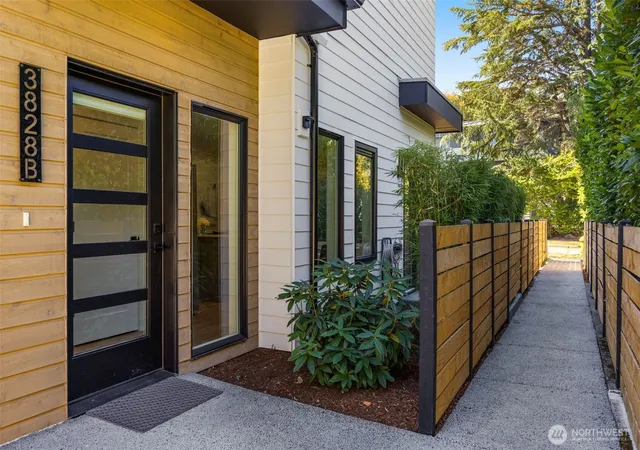 Photo 2 of Townhouse for sale at 3828 35th Avenue W #B, Seattle, WA 98199 | MLS# NWM2580068 | Listing updated on 2026-09-26