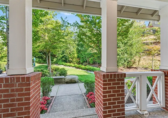 Photo 2 of Townhouse for sale at 1423 Ne Hickory Ln, Issaquah, WA 98029 | MLS# NWM2580071 | Listing updated on 2026-10-01