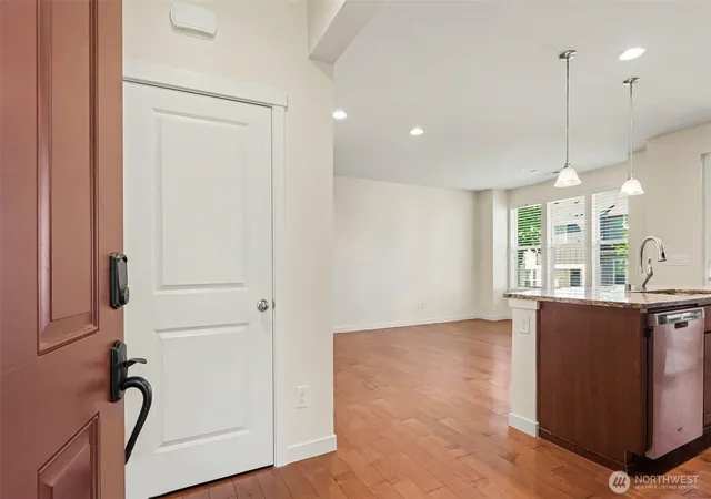 Photo 3 of Townhouse for sale at 1423 Ne Hickory Ln, Issaquah, WA 98029 | MLS# NWM2580071 | Listing updated on 2026-10-01