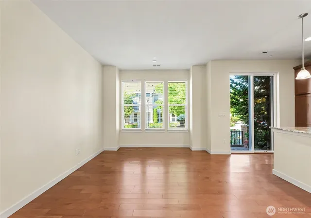Photo 4 of Townhouse for sale at 1423 NE Hickory Ln, Issaquah, WA 98029 | MLS# NWM2580071 | Listing updated on 2026-10-01