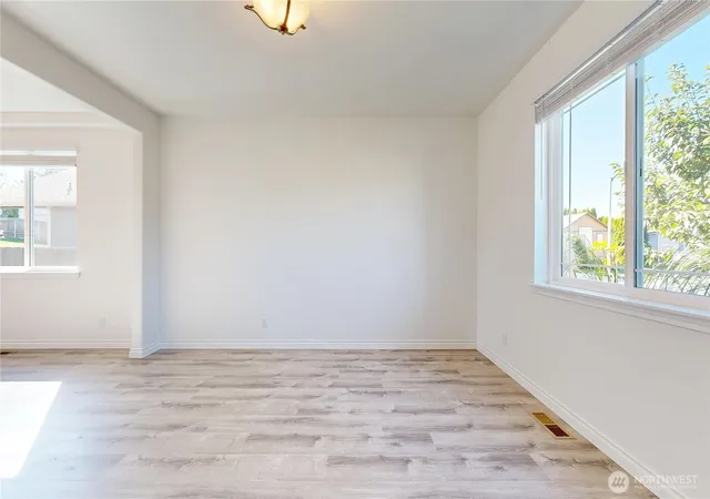 Photo 3 of Single family home for sale at 111 Chapelwood Ave, Walla Walla, WA 99362 | MLS# NWM2580084 | Listing updated on 2026-09-28