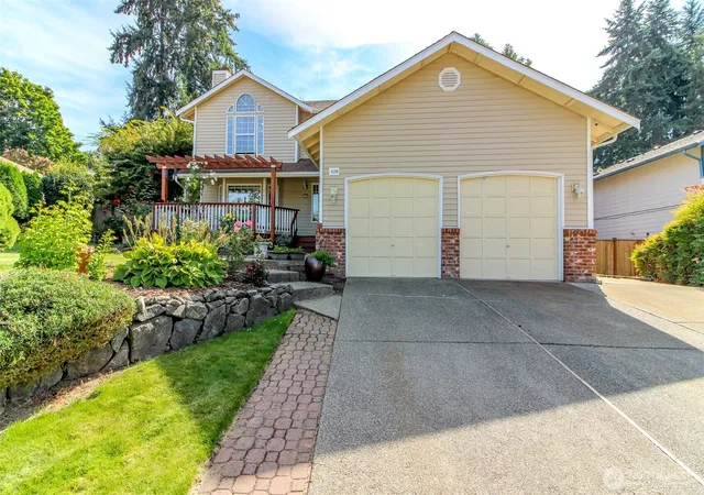 Photo 1 of Sale Pending at 1120 24th Avenue Se, Puyallup, WA 98374 | MLS# NWM2580102 | Listing updated on 2026-10-18
