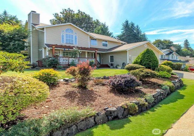 Photo 2 of Sale Pending at 1120 24th Avenue Se, Puyallup, WA 98374 | MLS# NWM2580102 | Listing updated on 2026-10-18