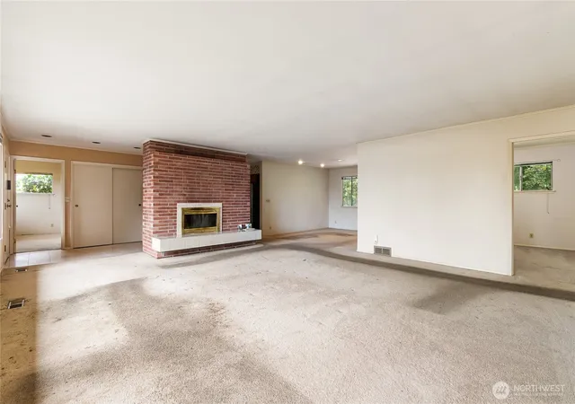Photo 1 of Single family home for sale at 701 Highland Dr, Bellingham, WA 98225 | MLS# NWM2580120 | Listing updated on 2026-10-15