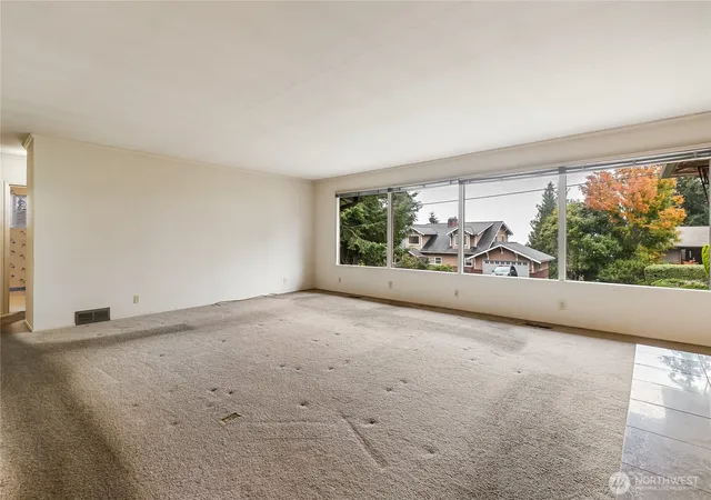 Photo 3 of Single family home for sale at 701 Highland Dr, Bellingham, WA 98225 | MLS# NWM2580120 | Listing updated on 2026-10-15