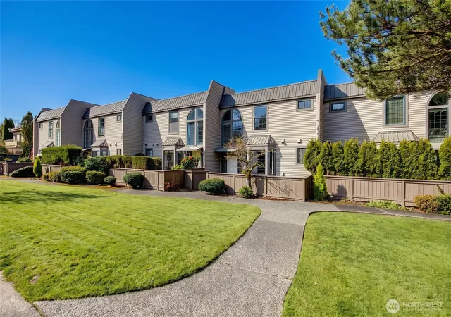 Photo 2 of Townhouse for sale at 6527 106th Avenue Ne #10, Kirkland, WA 98033 | MLS# NWM2580121 | Listing updated on 2026-09-29