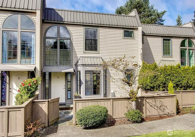 Photo 3 of Townhouse for sale at 6527 106th Avenue Ne #10, Kirkland, WA 98033 | MLS# NWM2580121 | Listing updated on 2026-09-29