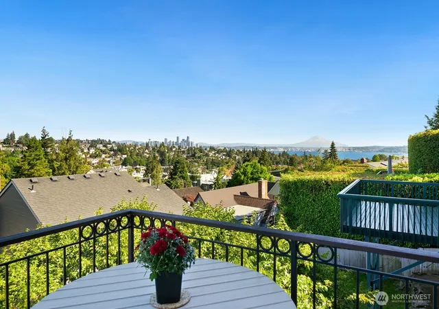Photo 1 of Single family home for sale at 2472 Montavista Pl W, Seattle, WA 98199 | MLS# NWM2580158 | Listing updated on 2026-09-30