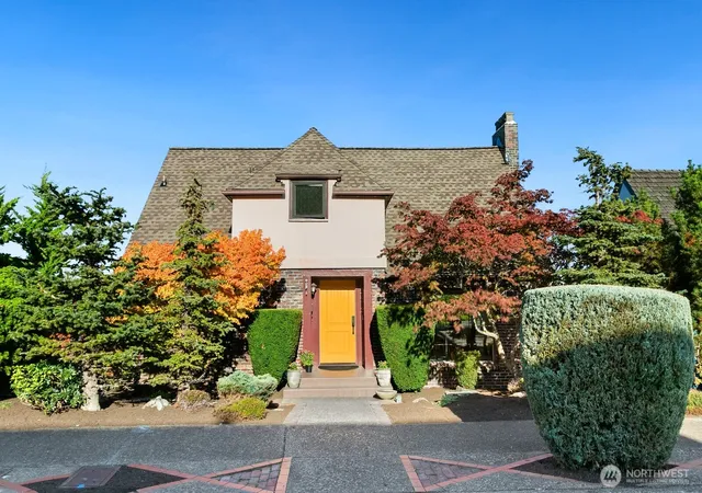 Photo 2 of Single family home for sale at 2472 Montavista Pl W, Seattle, WA 98199 | MLS# NWM2580158 | Listing updated on 2026-09-30