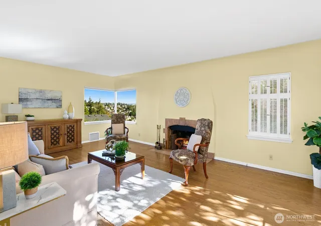 Photo 3 of Single family home for sale at 2472 Montavista Pl W, Seattle, WA 98199 | MLS# NWM2580158 | Listing updated on 2026-09-30