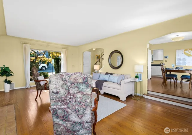 Photo 4 of Single family home for sale at 2472 Montavista Pl W, Seattle, WA 98199 | MLS# NWM2580158 | Listing updated on 2026-09-30