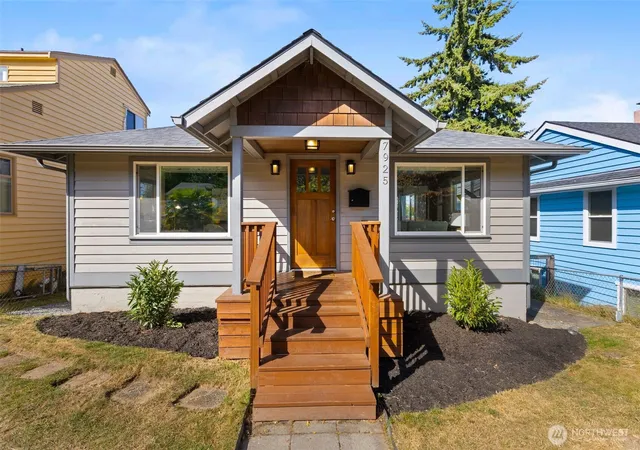 Photo 3 of Sale Pending at 7925 15th Avenue Sw, Seattle, WA 98106 | MLS# NWM2580169 | Listing updated on 2026-09-17