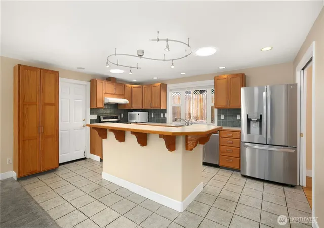 Photo 4 of Single family home for sale at 1012 179th Place NE, Bellevue, WA 98008 | MLS# NWM2580175 | Listing updated on 2026-10-02
